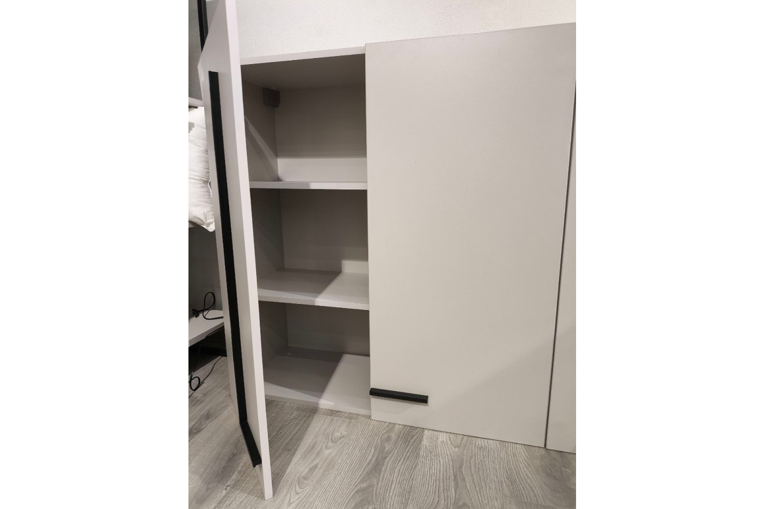 Распродажа - изображение №3 "Комплект навесных шкафов Милагро (выставочный образец)"  на www.Angstrem-mebel.ru