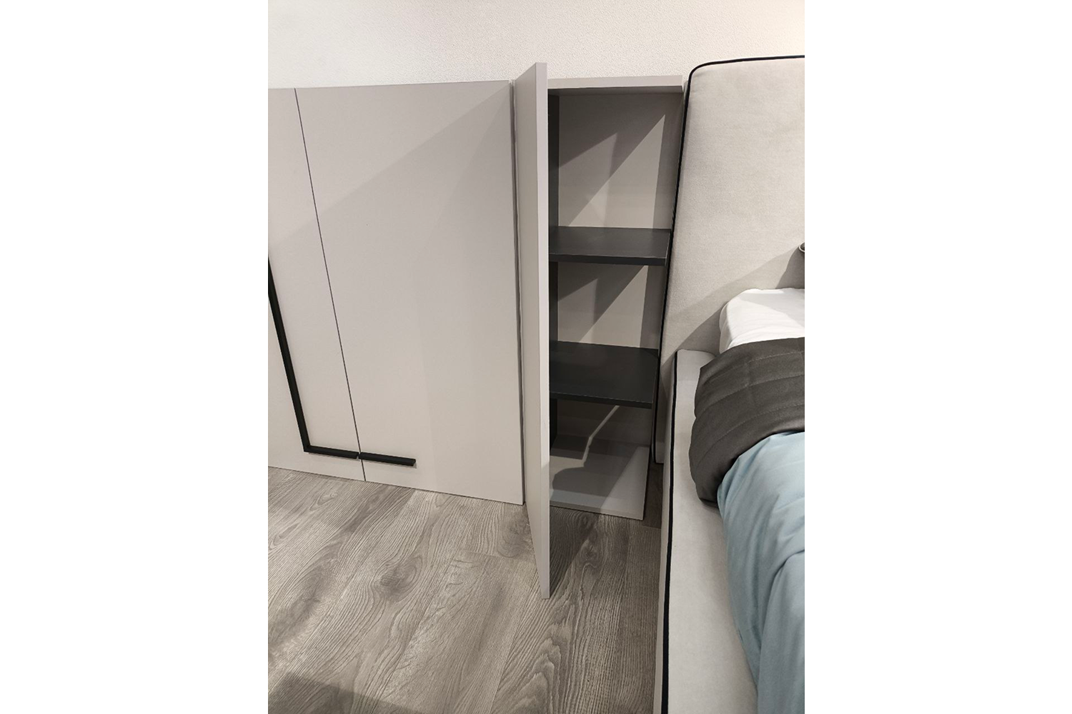 Распродажа - изображение №4 "Комплект навесных шкафов Милагро (выставочный образец)"  на www.Angstrem-mebel.ru